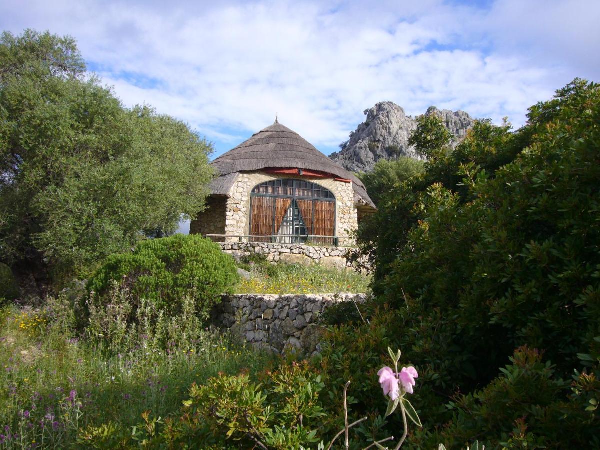 cabanas en sierra de cadiz los chozos 1